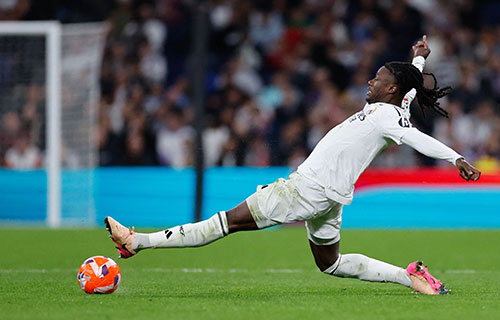 باريس – أ ف ب: تعرض الفرنسي الدولي إدواردو كامافينغا…