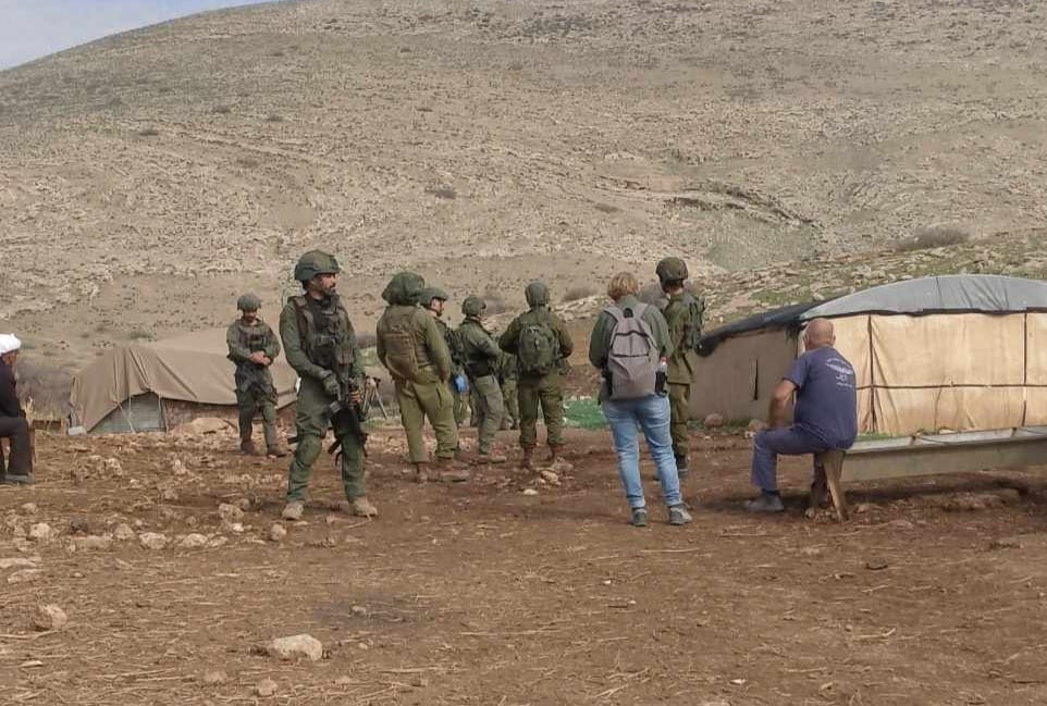 الأغوار- الحياة الجديدة- اقتحم مستعمرون، اليوم الجمعة، خربة سمرة في…