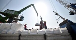 الحكومة المصرية تدرس فرض ضريبة على المنتجات “المُحلاة” بالسكر