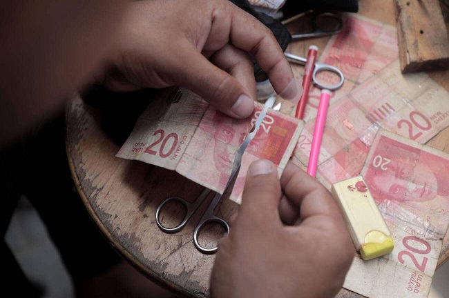 خان يونس – وفا- حاتم أبو دقة- تعيش أسواق غزة…