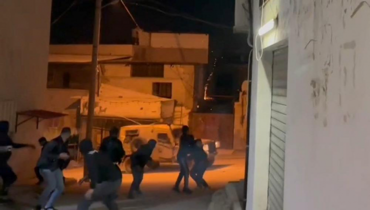 اقتحمت قوات الاحتلال، مساء اليوم الاثنين، بلدة الخضر جنوب بيت…