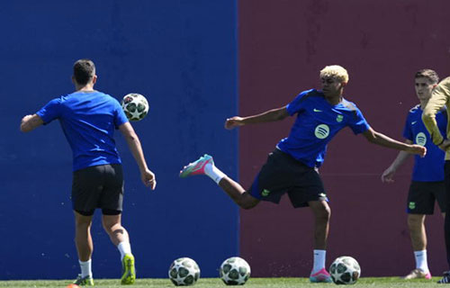 ميلانو-(أ ف ب) : يدخل إنتر ميلان الإيطالي نصف نهائي…