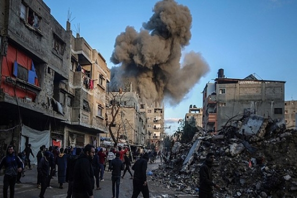 غزة- الحياة الجديدة- استشهد مواطن، اليوم الأربعاء، بنيران مسيرة للاحتلال…