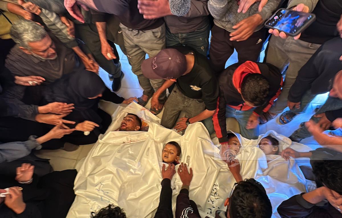 غزة-الحياة الجديدة- استشهد عدد من المواطنين، وأصيب آخرون، إثر قصف…