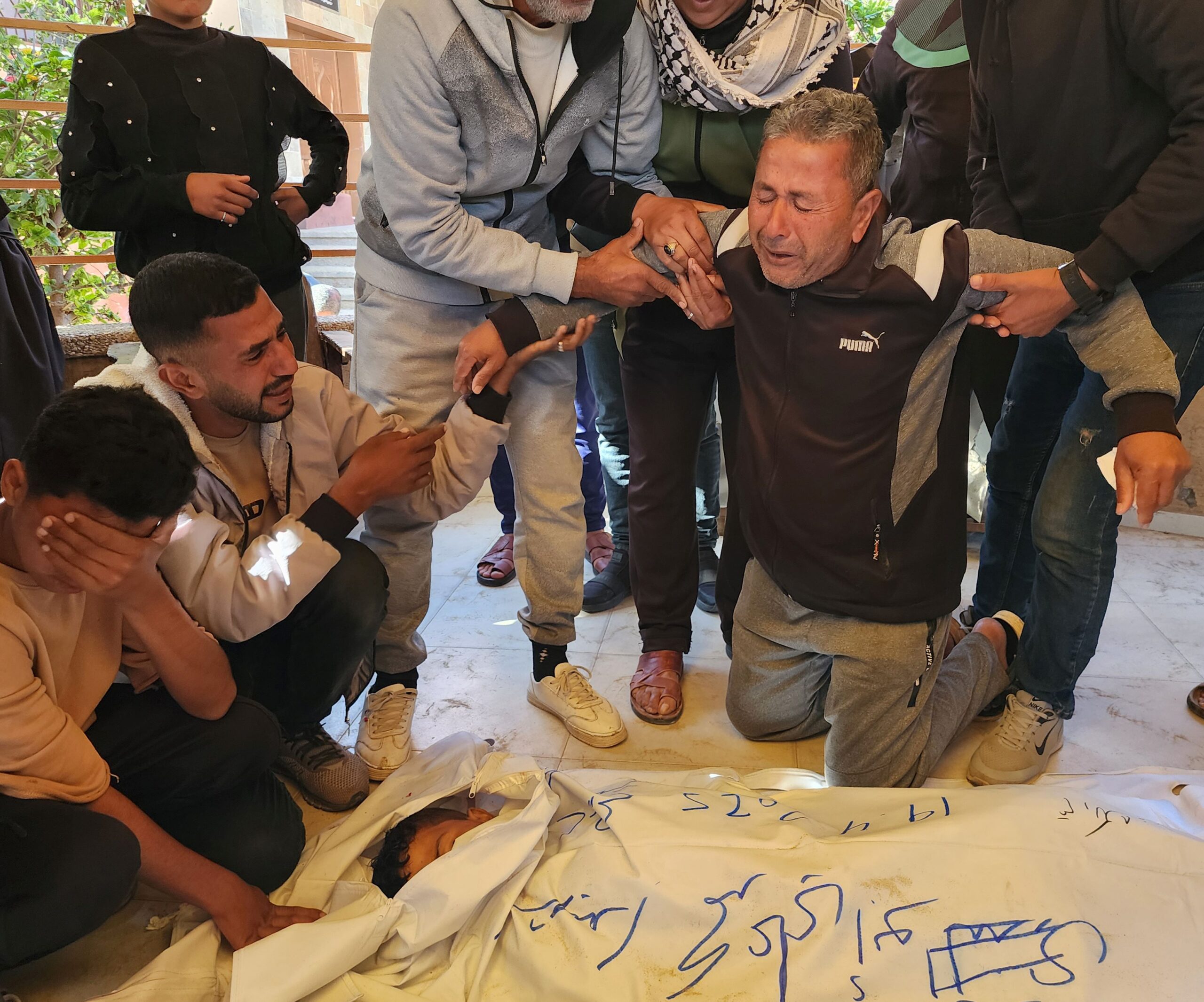 شؤون فلسطينية- الحياة الجديدة- فاز الشاب الفلسطيني الدكتور أسيد ماهر…