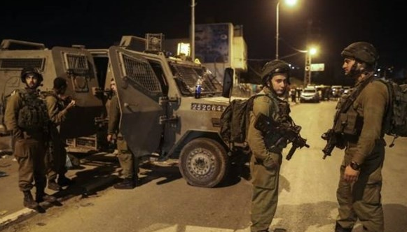 اقتحمت قوات الاحتلال الإسرائيلي، مساء اليوم السبت، بلدة سلواد شرق…