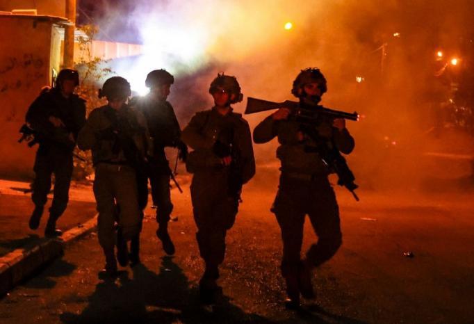 اقتحمت قوات الاحتلال الإسرائيلي، مساء اليوم الإثنين، بلدة ترمسعيا، شمال…