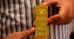 المعدن الأصفر يتراجع مع ترقب مفاوضات محتملة بين أمريكا والصين