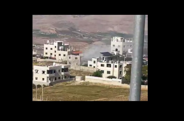 نابلس – وفا- حاصرت قوات الاحتلال الإسرائيلي، اليوم الجمعة، منزلا…