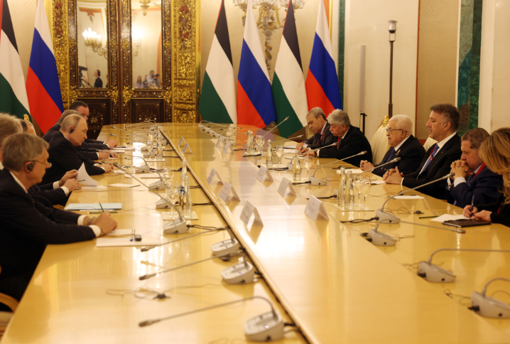  اجتمع رئيس دولة فلسطين محمود عباس، اليوم السبت، مع رئيس…