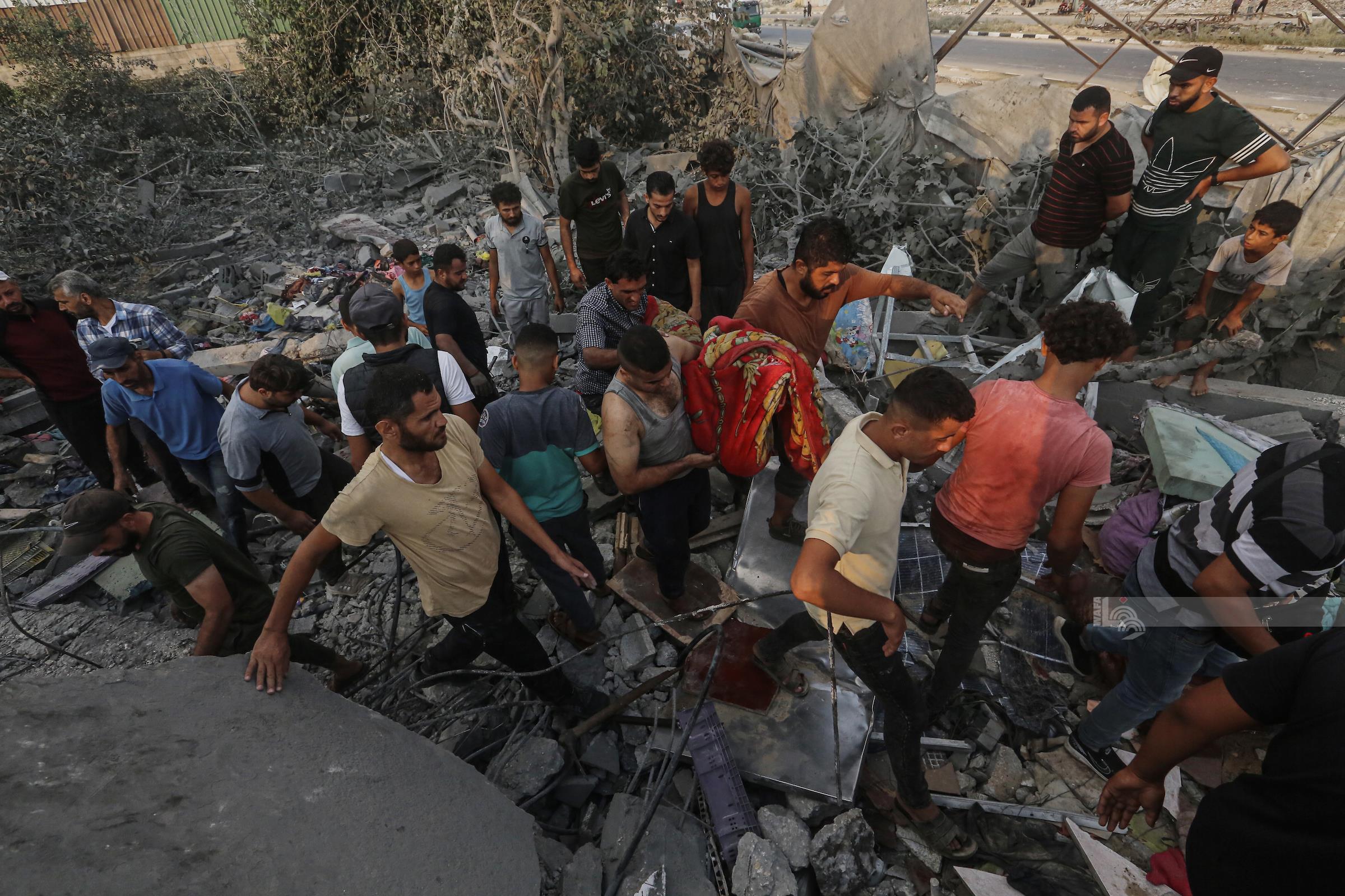  استشهد عدد من المواطنين وأصيب آخرون، مساء اليوم السبت، بعد…