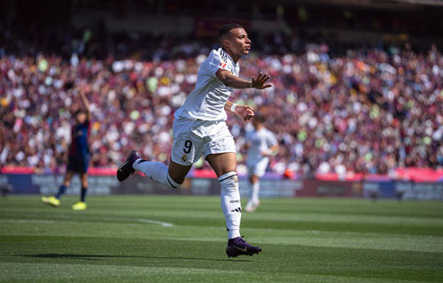 برشلونة-(أ ف ب) : في ظل توجهه لإنهاء الموسم دون…