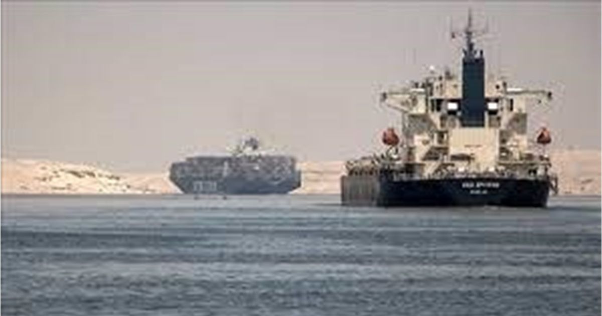 تقليص رسوم العبور من قناة السويس بـ15 بالمئة لجذب حركة الشحن العالمية