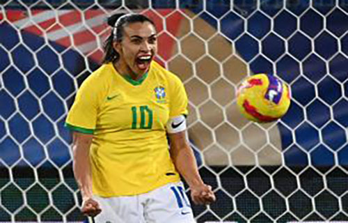 برازيليا-(أ ف ب) :عادت أسطورة المنتخب البرازيلي لكرة القدم مارتا…