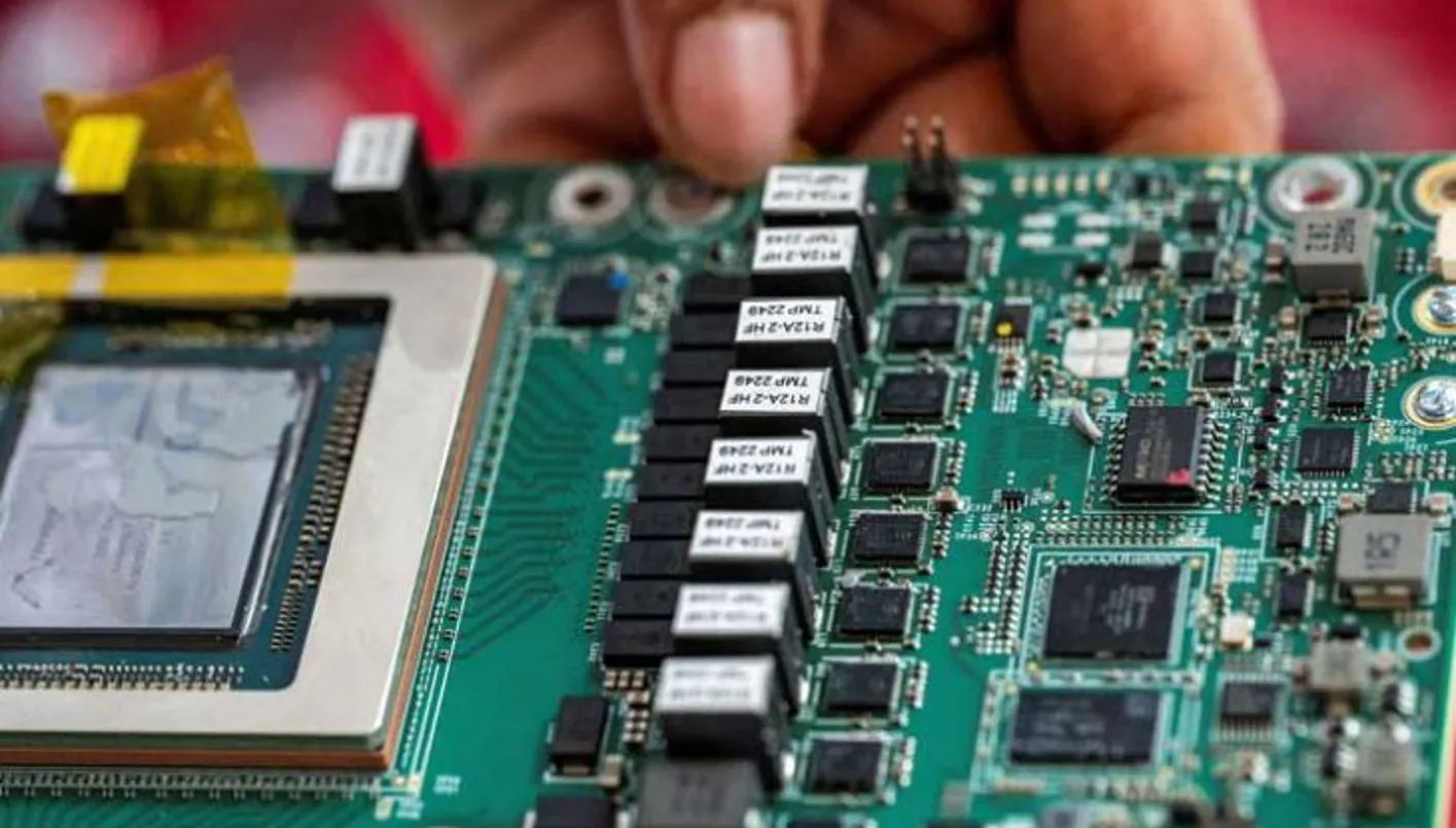 أميركا تقترب من السماح للإمارات باستيراد الملايين من رقائق الذكاء الاصطناعي من “إنفيديا”