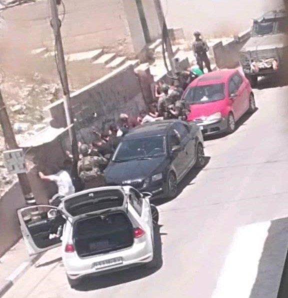 سلفيت – الحياة الجديدة- تواصل قوات الاحتلال الاسرائيلي، اقتحام بلدتي كفر…