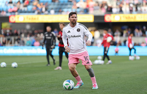 بوينس آيرس- رويترز: اختير المهاجم ليونيل ميسي ضمن تشكيلة أولية…