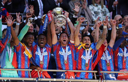 لندن – أ ف ب: أحرز كريستال بالاس أول لقب…