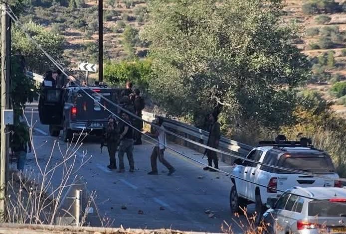 رام الله – الحياة الجديدة –  أصيب ثلاثة مواطنين، مساء…