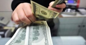 الدولار يرتفع والأسهم العالمية تتراجع مع قصف المواقع النووية الإيرانية – عربي21