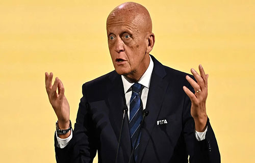 غوارديولا ينتقد “كولينا” رداً على تغليظ عقوبة “ريكو لويس”