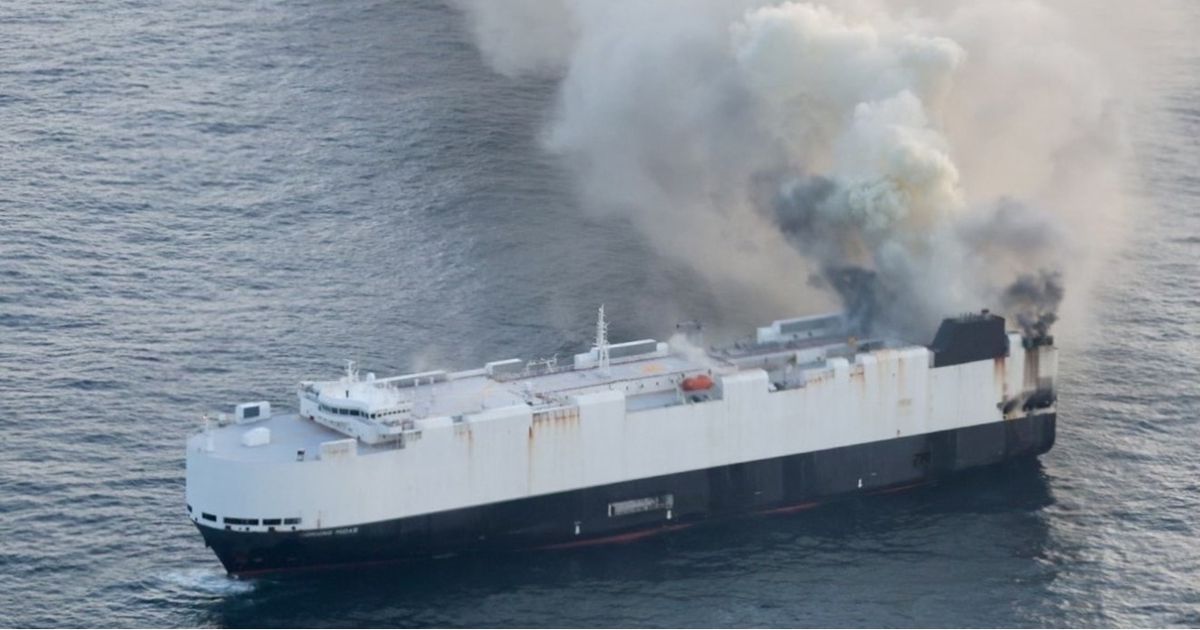 حريق في سفينة تحمل 3 آلاف سيارة يؤدي إلى غرقها قبالة سواحل ألاسكا – عربي21
