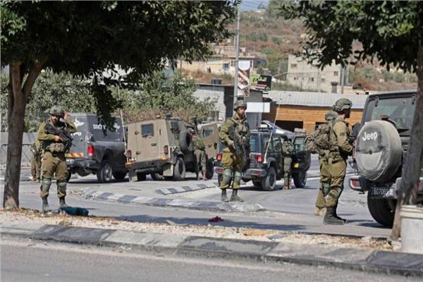 الجيش الإسرائيلي يغلق مداخل نابلس وسط اشتباكات مع مستوطنين