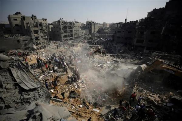 استشهاد 13 فلسطينيًا بقصف الاحتلال لخيام ومدارس تؤوي نازحين في قطاع غزة