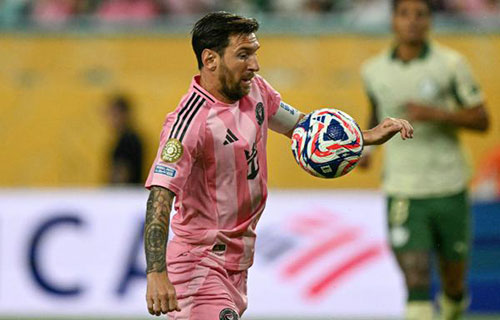 الجدل يرافق ميسي خلال مواجهة فريقه
السابق سان جيرمان بمونديال الأندية