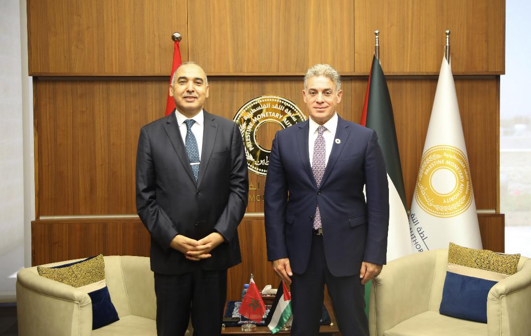 محافظ سلطة النقد يبحث مع السفير المغربي مستجدات الأزمة المالية وسبل التعاون المشترك-الحياة الجديدة