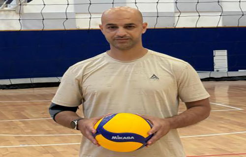 محمود عبد النبي نجم كرة الطائرة المقدسية في دائرة الضوء