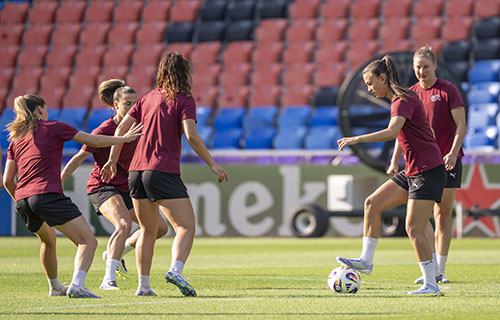 مدربة سويسرا تراهن على اللاعبات الصغيرات في “اليورو”