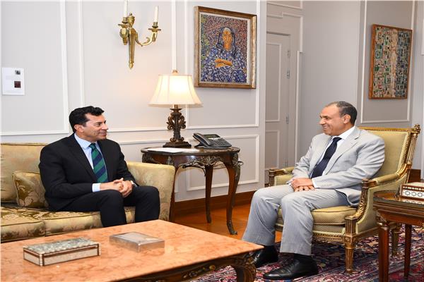 وزير الخارجية يستقبل وزير الشباب والرياضة ويلتقى بالشباب المشاركين فى نموذج محاكاة مجلس الشيوخ