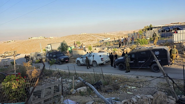 الاحتلال يحتجز متضامنين أجانب في مسافر يطا-الحياة الجديدة