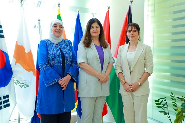 وزيرة الخارجية ومحافظ رام الله تبحثان سبل تعزيز التعاون بما يخدم قضايا شعبنا-الحياة الجديدة