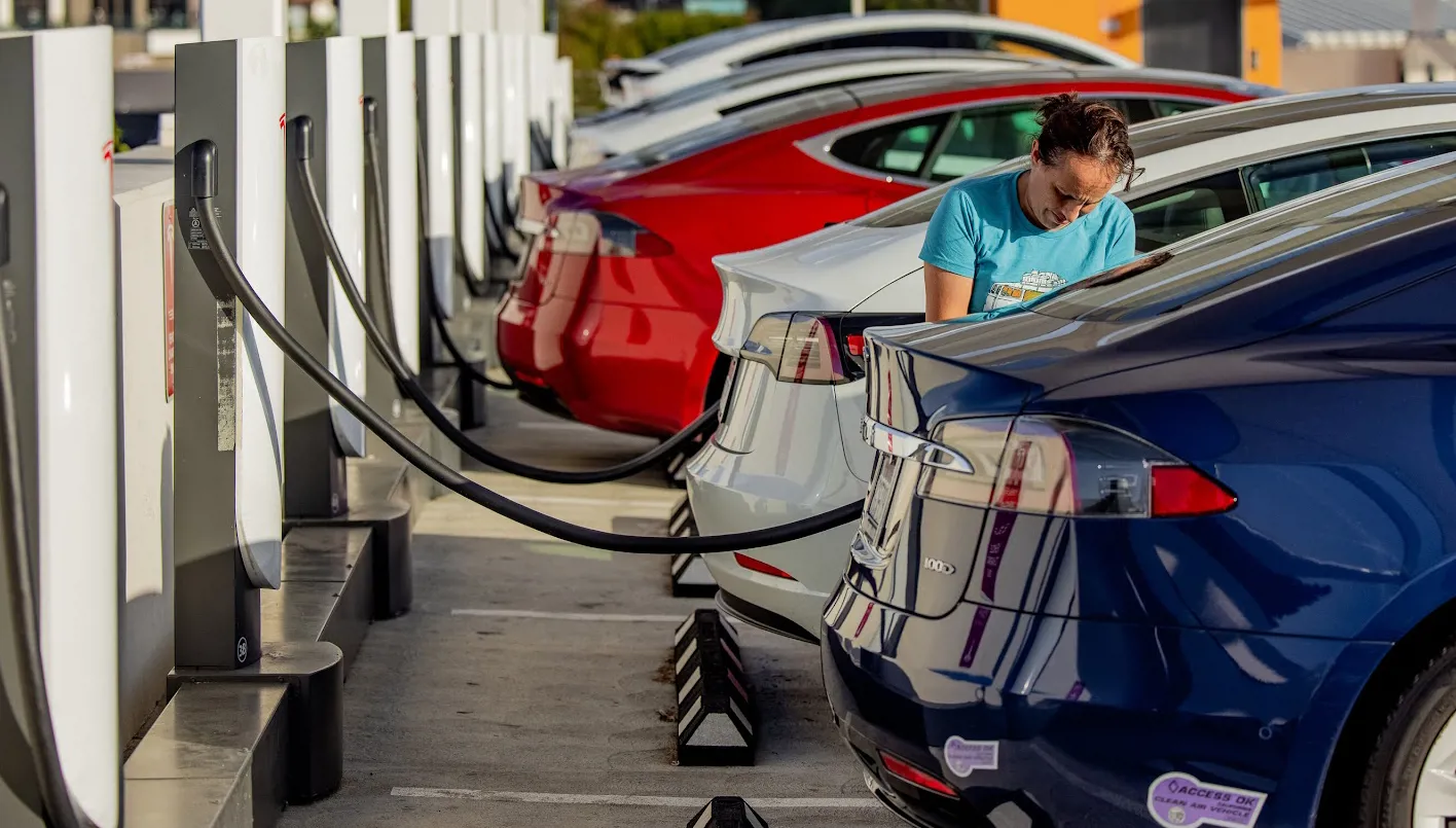 ارتفاع مبيعات ‘لوسيد’ للسيارات الكهربائية وسط حالة ضبابية