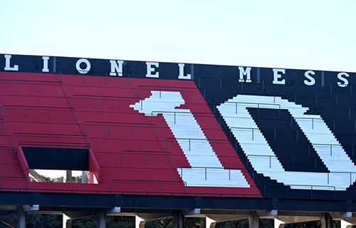 ميسي يحظى بمدرج يحمل اسمه في نادي الطفولة