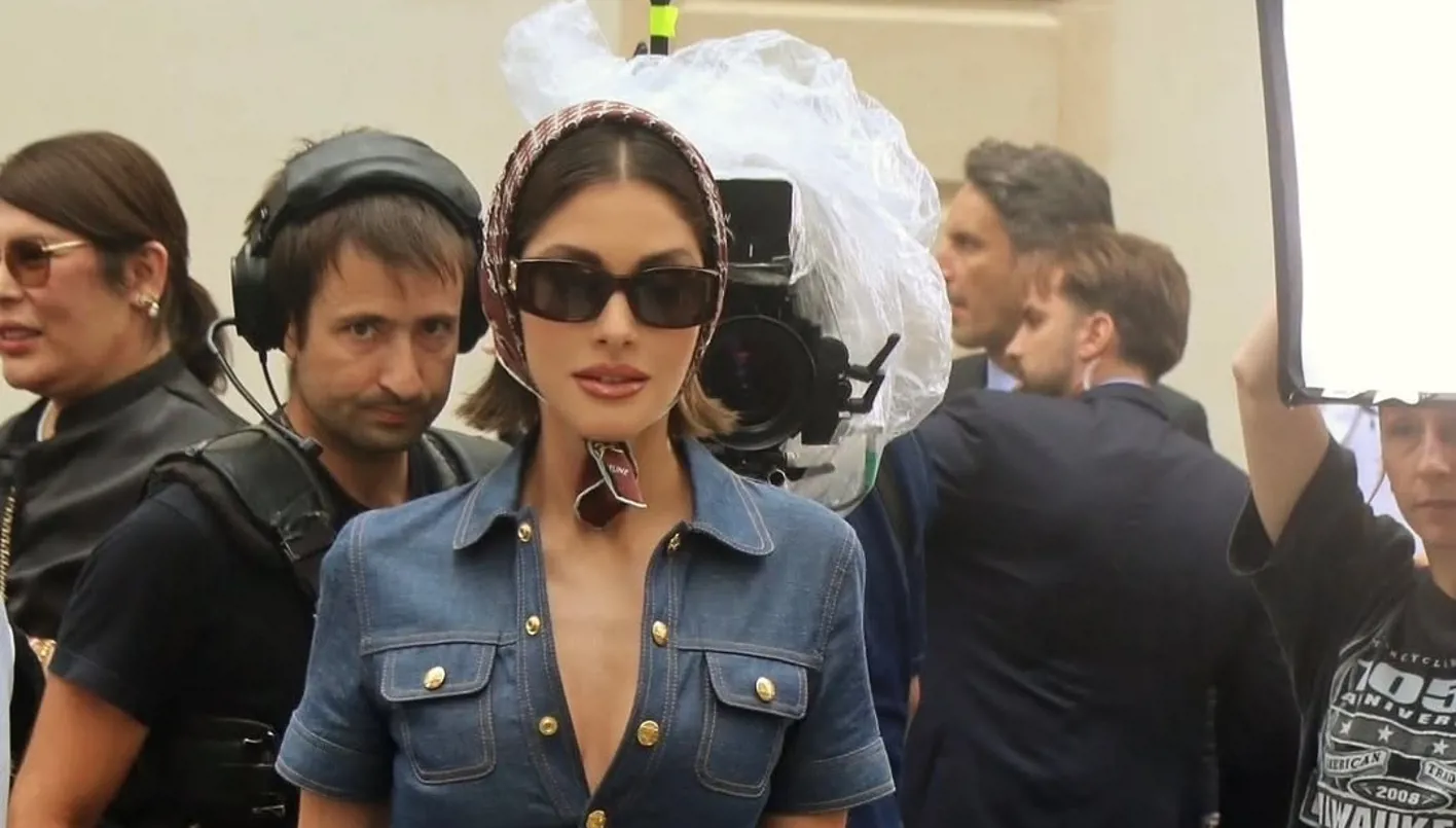 نور عريضة بفستان دنيم من ‘سيلين’ في أسبوع الموضة للأزياء الراقية في باريس 2026