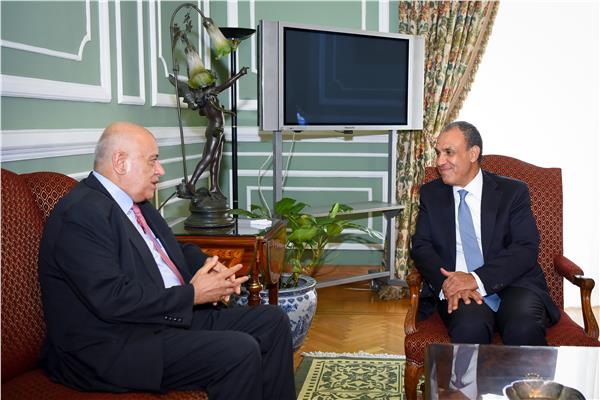 وزير الخارجية يستقبل أمين سر اللجنة المركزية لحركة فتح