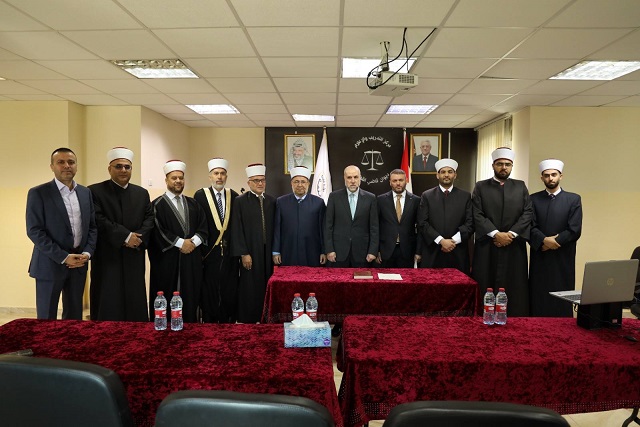 4 قضاة شرعيين جُدُد بينهم قاضٍ من غزة يؤدون اليمين القانونية أمام قاضي القضاة-الحياة الجديدة