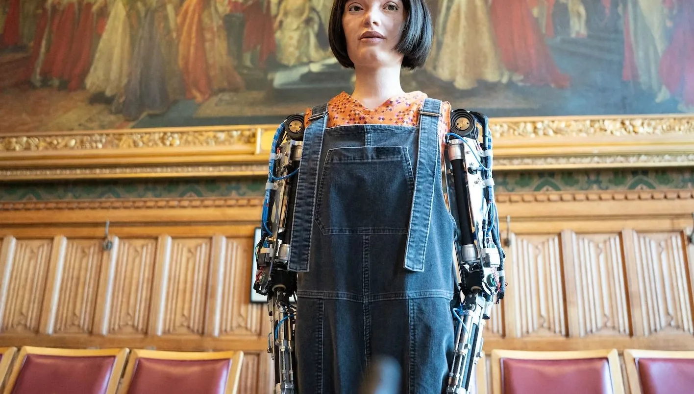 الرّوبوت الرّسامة ‘آيدا’:  لا أريد ‘استبدال الفنانين البشر’