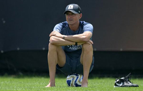 إنريكي يطالب لاعبيه اختتام الموسم باصطياد كأس العالم للأندية