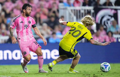 ميسي يوقع على ثنائية خامسة تواليا في الدوري الأميركي