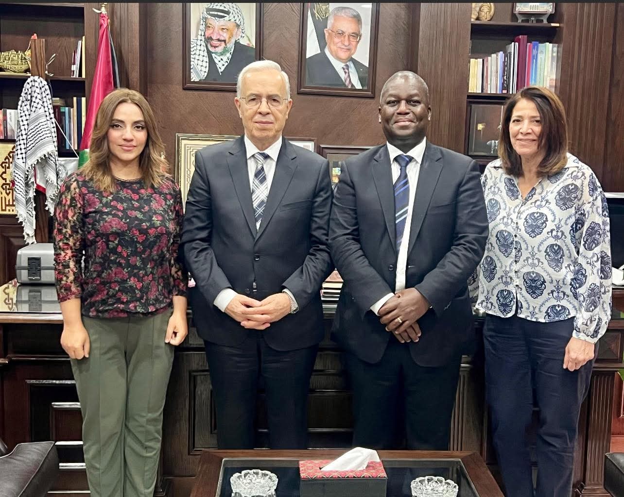 السفير الرفاعي يبحث مع مدير الأونروا التحديات المالية وسبل استمرار خدمات اللاجئين-الحياة الجديدة