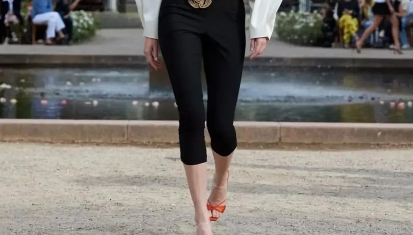 بنطالون كابري صيحة صيف 2025 وحيل اعتماده كالنجمات