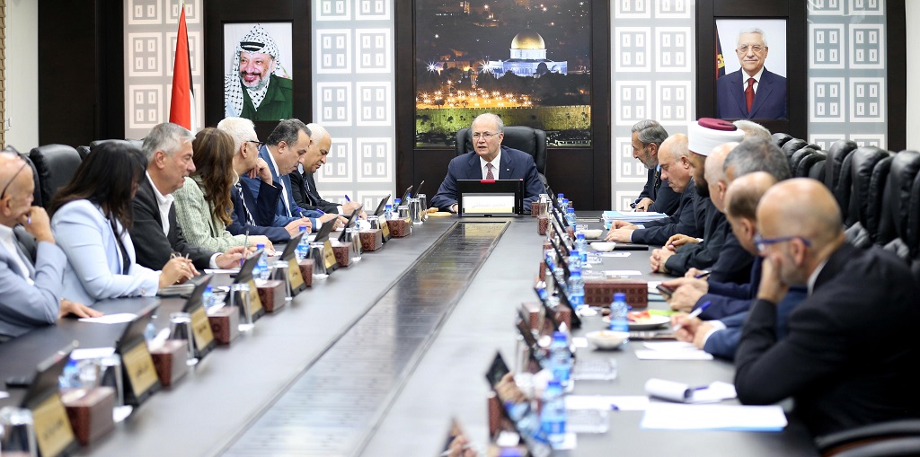 القطاعات الحيوية مهددة بالتوقف بسبب استمرار احتجاز أموال المقاصة-الحياة الجديدة