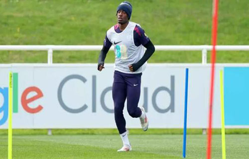 أرسنال يخالف رغبة جماهيره ويتعاقد مع جناح تشلسي مادويكي