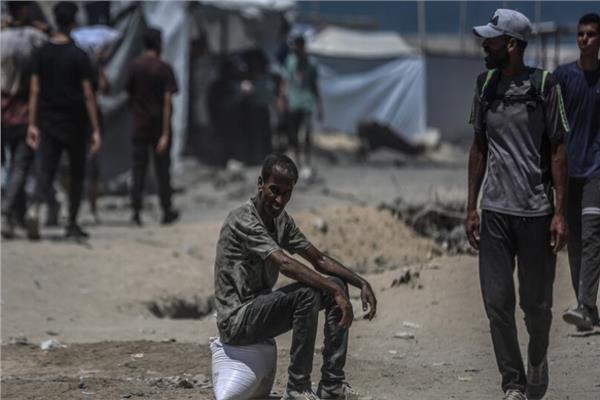 استشهاد 132 فلسطينيا في قطاع غزة بينهم 94 في «مصائد الموت»