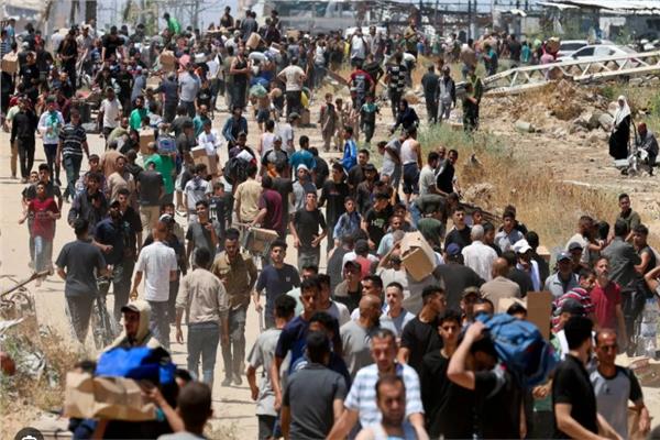 استشهاد 73 فلسطينيا ينتظرون المساعدات في غزة بنيران إسرائيلية