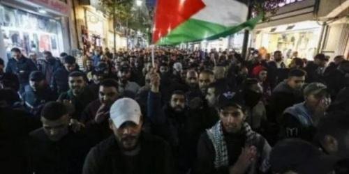 وقفة في قلقيلية اسنادا لأبناء شعبنا في قطاع غزة-الحياة الجديدة